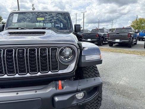 New 2025 Jeep Gladiator Mojave w/ Steel Bumper Group AWD/4WD image 9