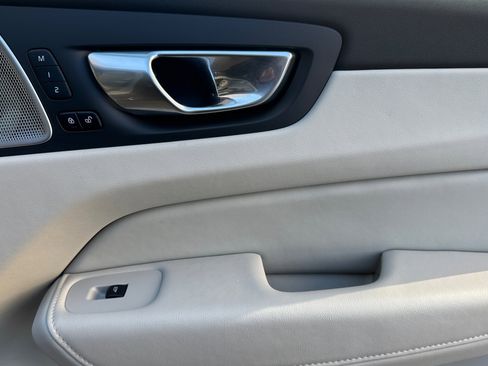 Used 2023 Volvo XC60 B5 Ultimate image 19