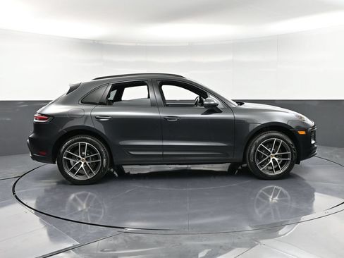 Certified 2026 Porsche Macan AWD/4WD image 9