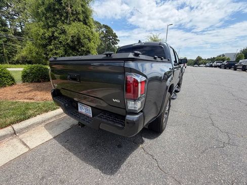 Used 2022 Toyota Tacoma Limited AWD/4WD image 10