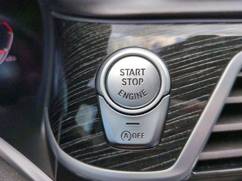 Used 2022 BMW 750i xDrive w/ Executive Package image 38