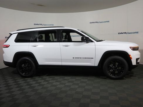 New 2025 Jeep Grand Cherokee L Altitude image 4