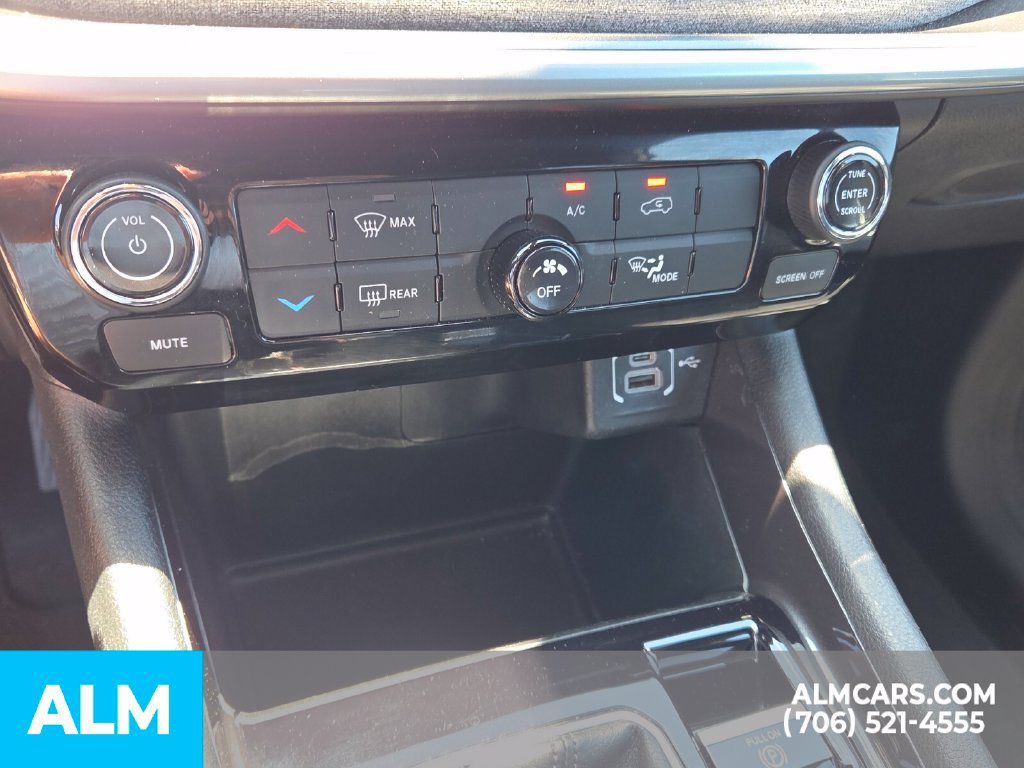 Used 2025 Jeep Compass Latitude AWD/4WD image 24