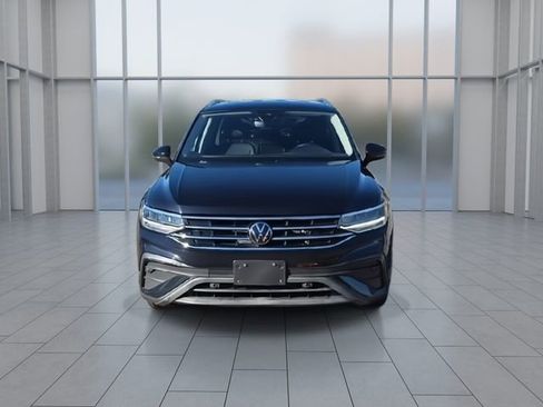 Used 2023 Volkswagen Tiguan SE AWD/4WD image 3
