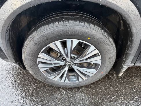 Used 2023 Nissan Rogue SV image 11