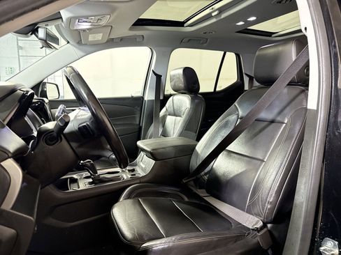 Used 2020 Chevrolet Traverse RS image 13