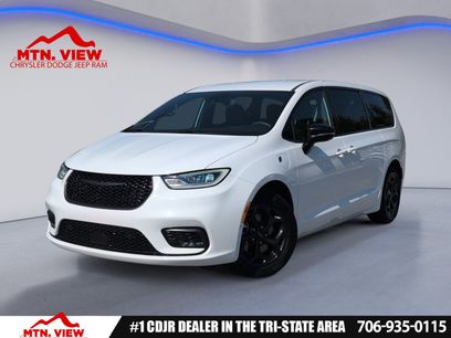 Used 2024 Chrysler Pacifica Limited