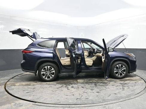 Used 2022 Toyota Highlander XLE image 49