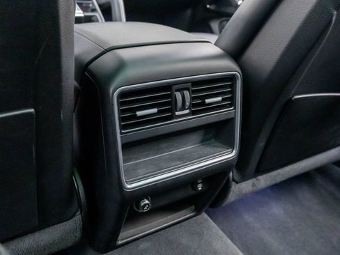 Used 2022 Porsche Cayenne Platinum Edition AWD/4WD image 18
