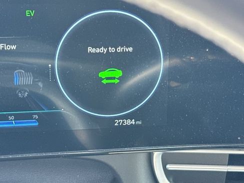Used 2023 Hyundai Elantra Limited FWD image 18