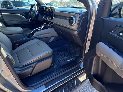 Used 2025 Chevrolet Colorado ZR2 w/ Technology Package image 21