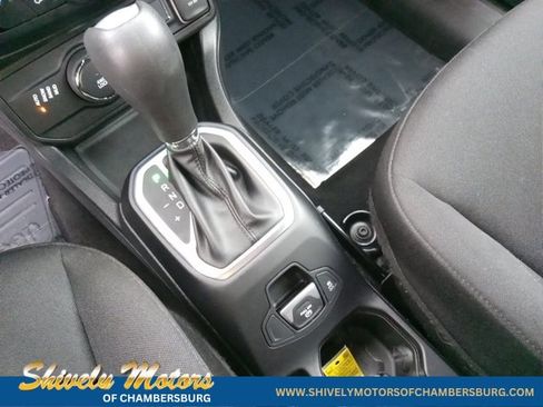 Used 2019 Jeep Renegade Latitude image 19