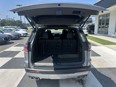 Used 2026 GMC Acadia Elevation w/ Elevation Premium Package FWD image 5