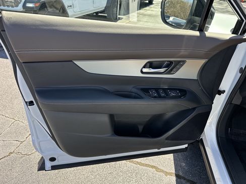 Used 2025 Nissan Murano Platinum w/ Cargo Package image 11