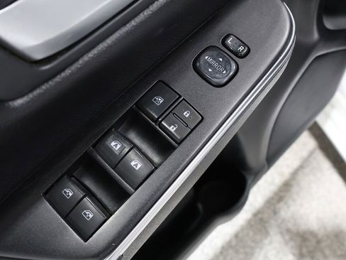 Used 2017 Toyota Camry SE image 13