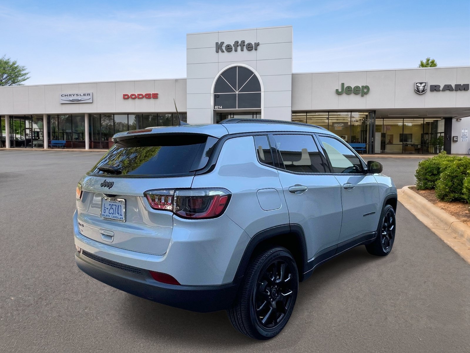 Used 2026 Jeep Compass Latitude AWD/4WD image 6