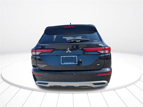 Used 2024 Mitsubishi Outlander SE image 4