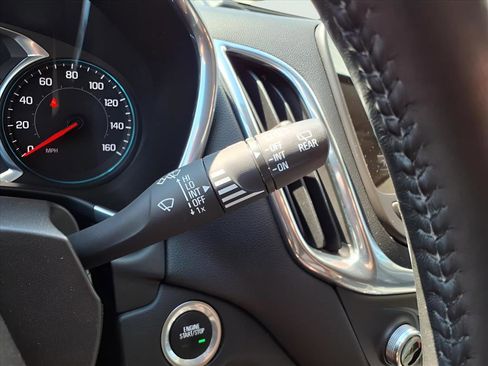 Used 2018 Chevrolet Equinox LT w/ Sun & Infotainment Package image 19