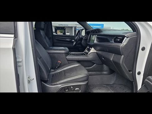 Used 2022 GMC Yukon XL Denali AWD/4WD image 10