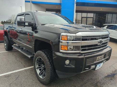 Used 2018 Chevrolet Silverado 2500 High Country w/ Duramax Plus Package image 2