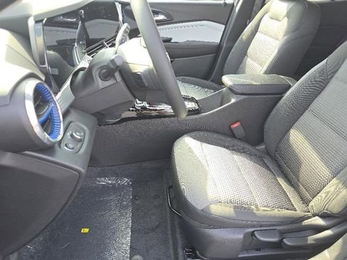 Certified 2025 Chevrolet Trax LT w/ Driver Confidence Package image 24