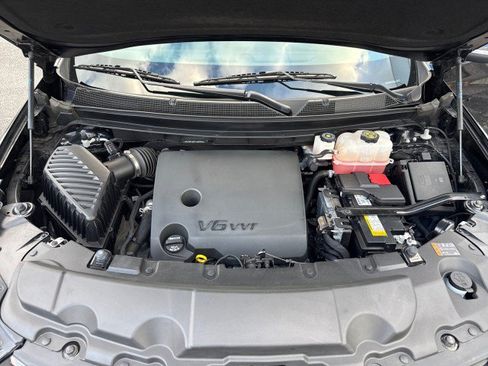 Used 2023 Chevrolet Traverse LT FWD image 33