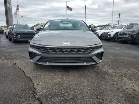 Certified 2025 Hyundai Elantra Sport FWD image 2