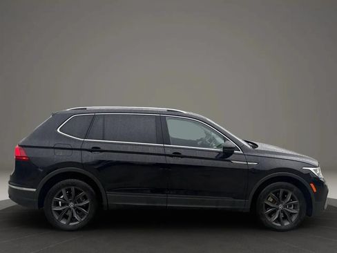 Used 2022 Volkswagen Tiguan SE w/ Panoramic Sunroof Package AWD/4WD image 8