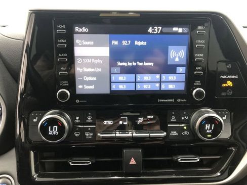 Used 2021 Toyota Highlander XLE image 21