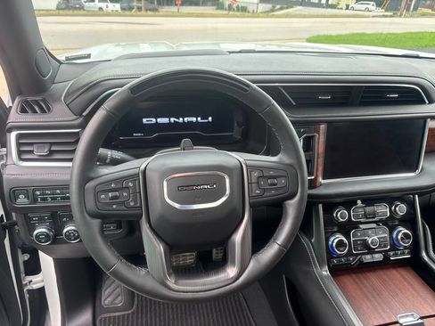 Used 2024 GMC Yukon XL Denali Ultimate AWD/4WD image 16