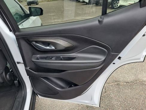 Used 2024 GMC Terrain SLE image 32