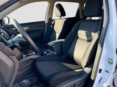 Used 2020 Nissan Rogue SV image 20