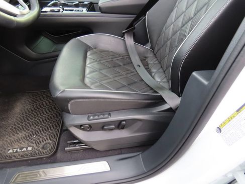 Certified 2024 Volkswagen Atlas SEL Premium R-Line image 41