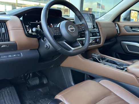 Used 2024 Nissan Pathfinder Platinum w/ Lighting Package (N93) image 16