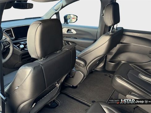 Used 2024 Chrysler Pacifica Touring-L w/ S Appearance Package image 13