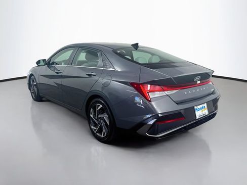 Used 2025 Hyundai Elantra Limited FWD image 7