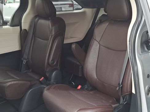 Certified 2021 Toyota Sienna Platinum image 13