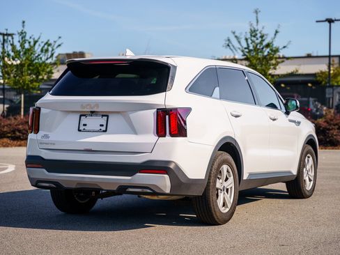 Used 2025 Kia Sorento LX FWD image 7