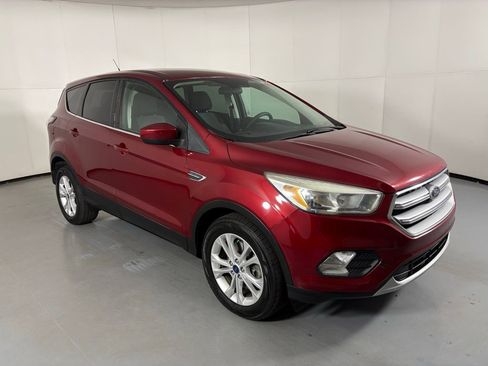 Used 2017 Ford Escape SE w/ SE Cold Weather Package image 2