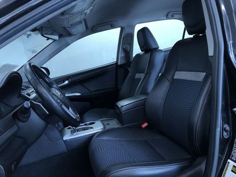 Used 2013 Toyota Camry SE image 18