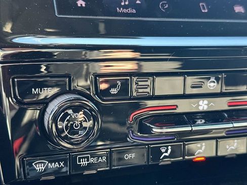 New 2025 Jeep Grand Cherokee Altitude AWD/4WD image 23