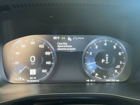 Used 2021 Volvo XC40 T5 R-Design w/ Advanced Package AWD/4WD image 16