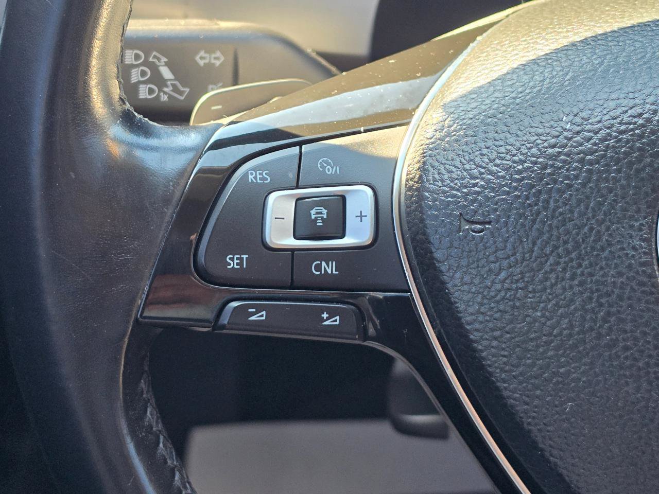 Used 2018 Volkswagen Passat 2.0T R-Line FWD image 22