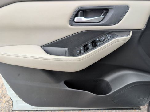 Used 2025 Nissan Rogue SV FWD image 18