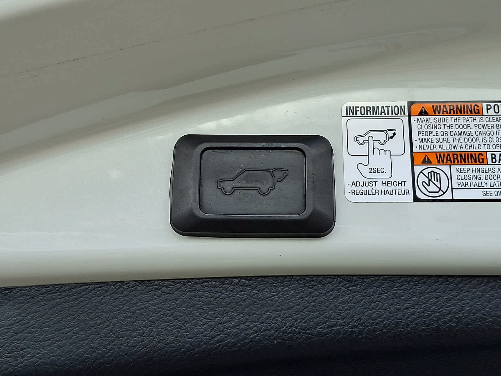 Used 2014 Toyota RAV4 Limited AWD/4WD image 31
