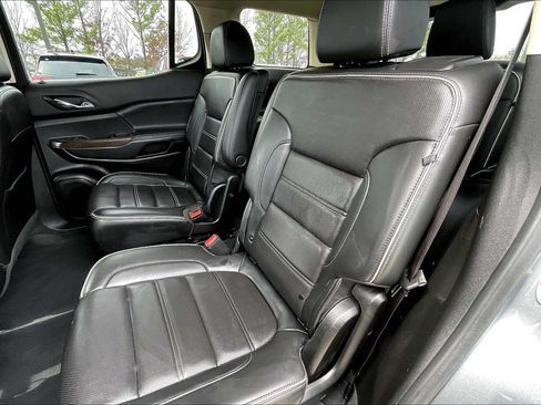 Used 2022 GMC Acadia Denali w/ Denali Technology Package FWD image 19