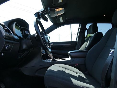 Used 2017 Jeep Grand Cherokee Laredo w/ Quick Order Package 23E image 22