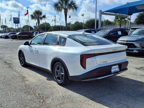 Used 2025 Kia K4 FWD image 23