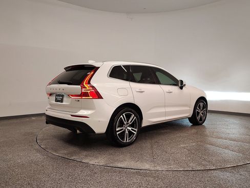 Used 2018 Volvo XC60 T5 Momentum w/ Vision Package image 8