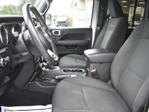 Used 2018 Jeep Wrangler Unlimited Sahara image 13